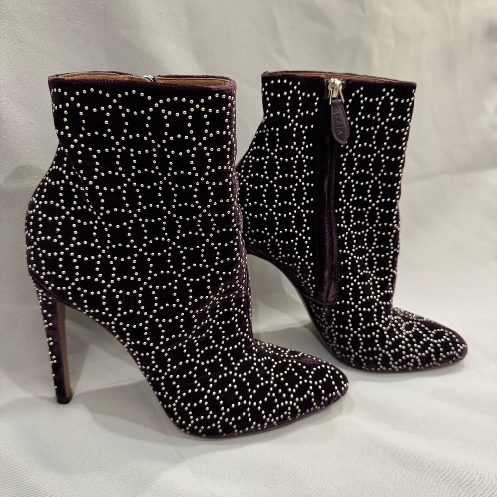 🔥 RARE COLLECTOR’S FIND — Alaïa “Azzedine” Deep Wine Velvet Studded Booties (39) - Picture 5 of 15